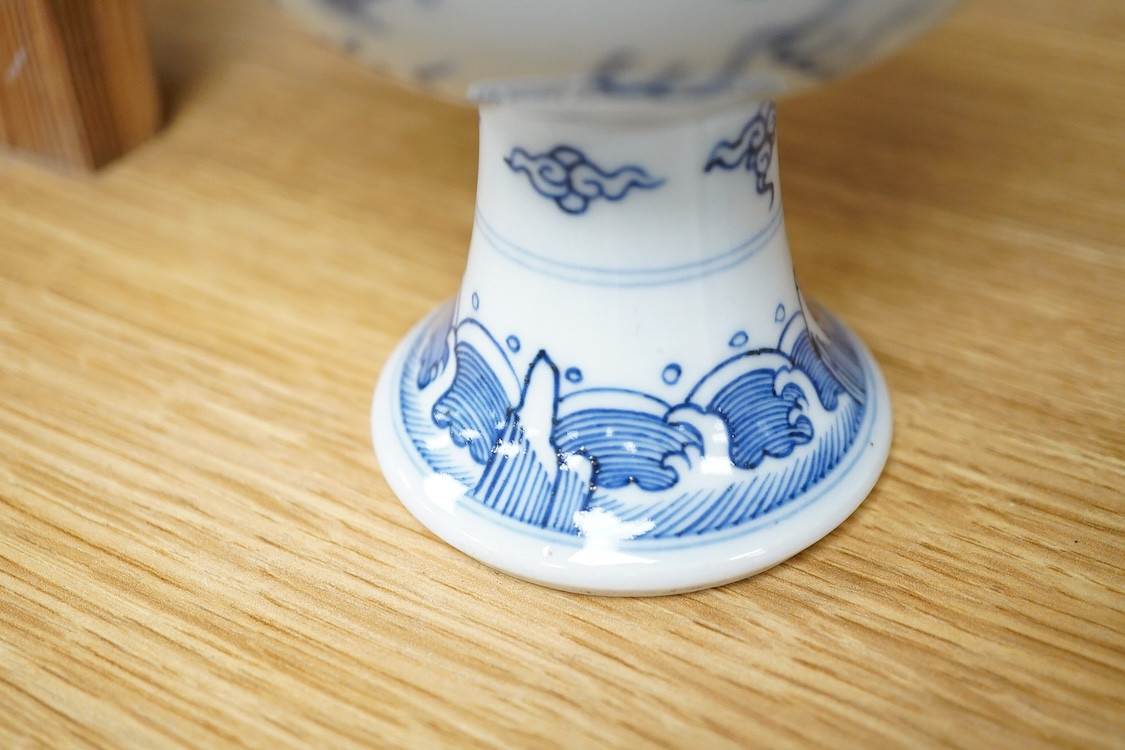 A Chinese blue and white ‘dragon’ stem cup, 13cm